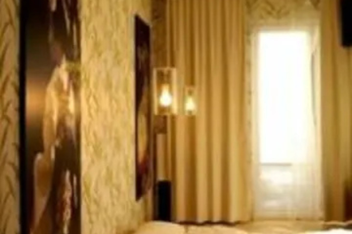 Room 8 of 10