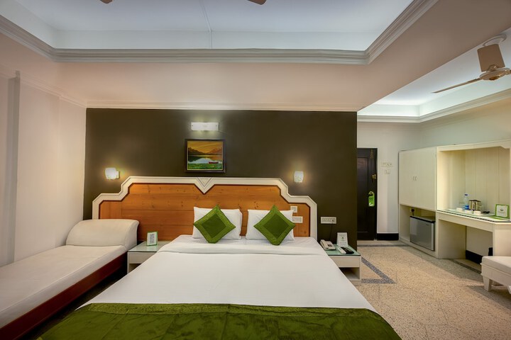 Room 12 of 36