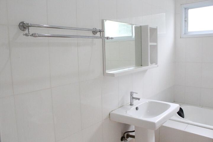 Room 27 of 48