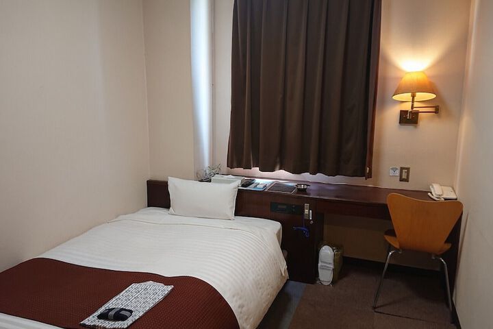 Room 10 of 28