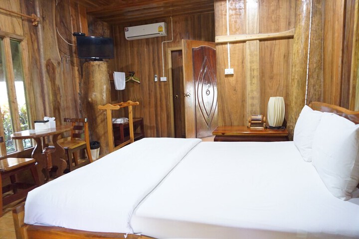 Room 6 of 49