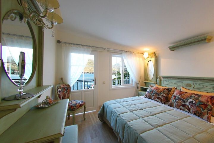 Room 4 of 80