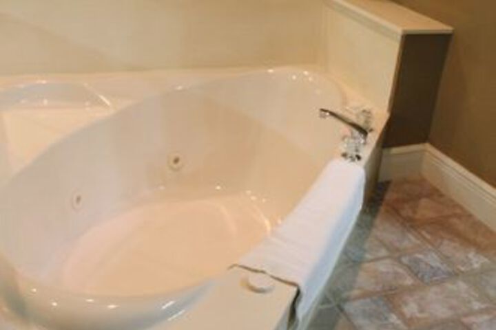 Hot Tub 15 of 20