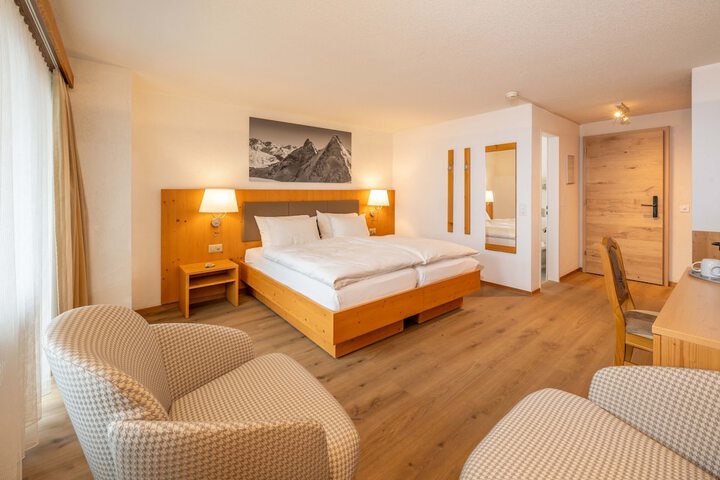 Room 9 of 27