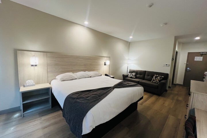 Room 5 of 16