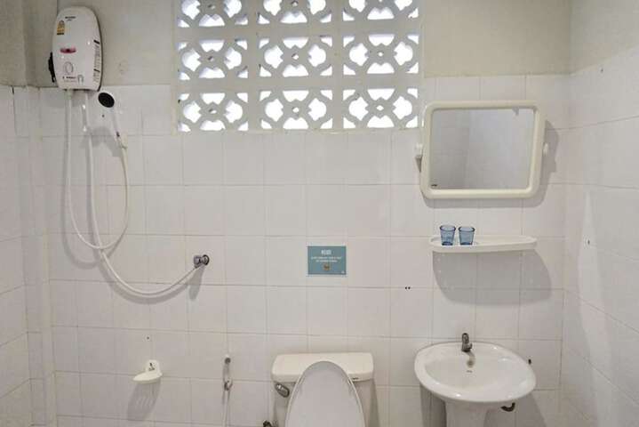 Room 4 of 13