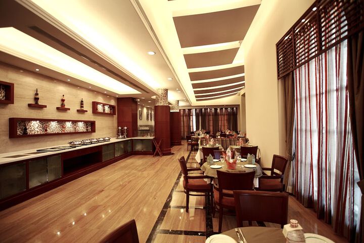 Dining 47 of 61