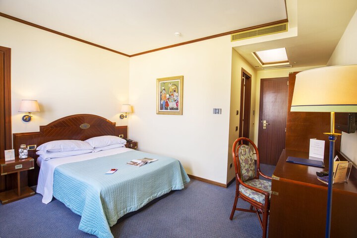 Room 7 of 91