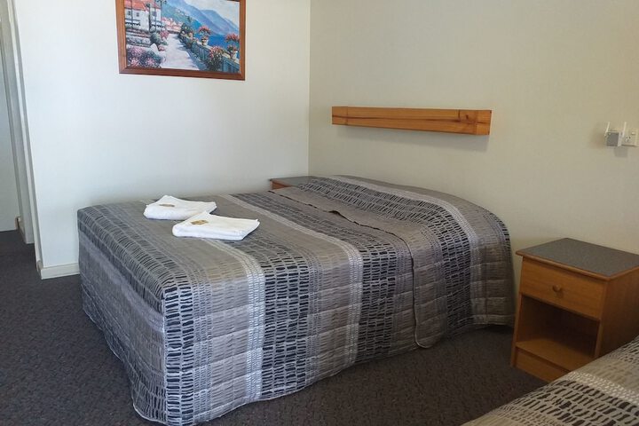 Room 3 of 63