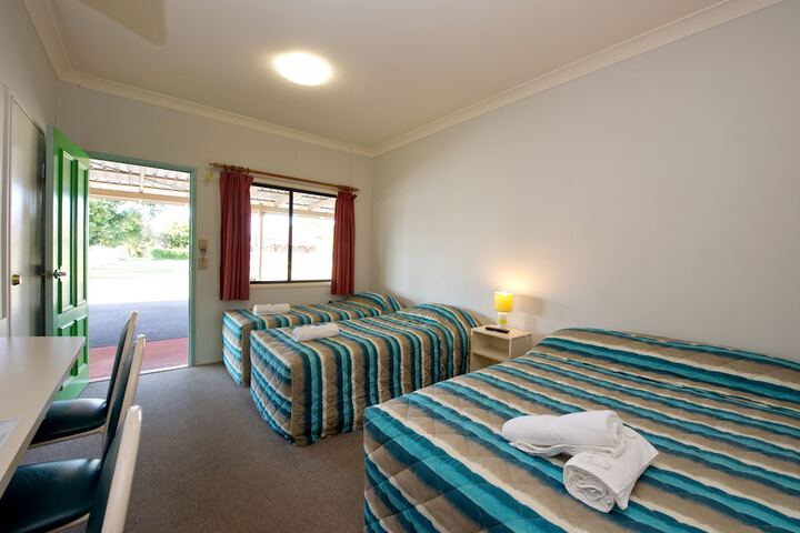 Room 4 of 25