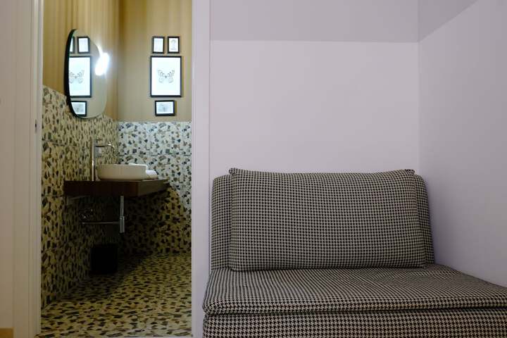 Room 17 of 34