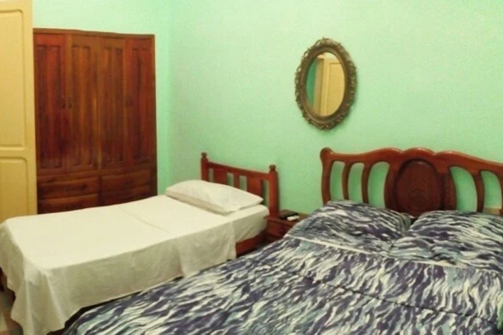 Room 5 of 12