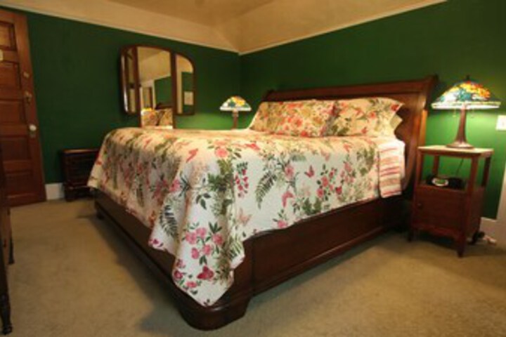 Room 52 of 90