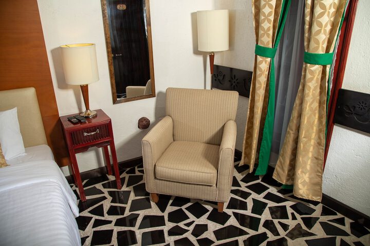Room 10 of 27