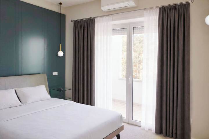 Room 26 of 77
