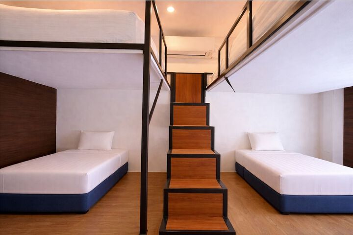 Room 17 of 121
