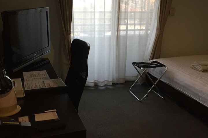 Room 4 of 7