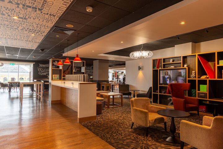 Lounge 109 of 177
