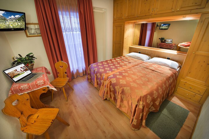 Room 3 of 78