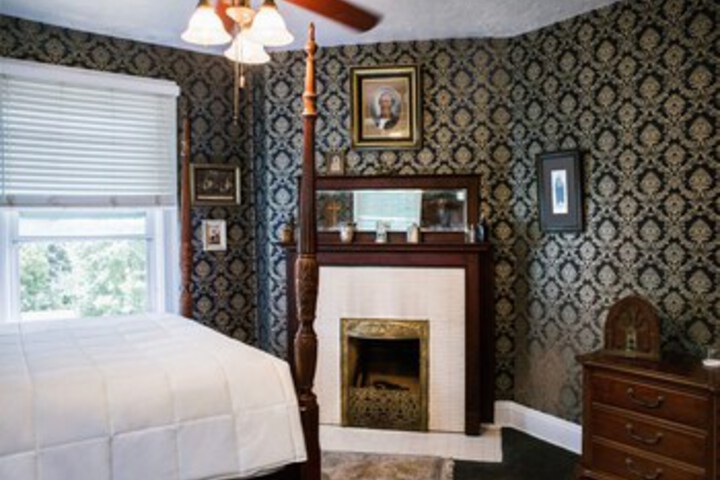 Room 32 of 37