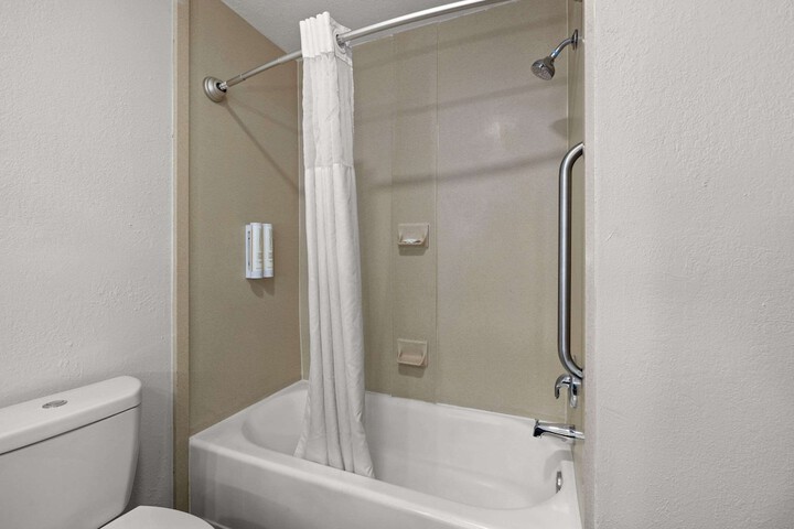 Premium 2 Queen Beds (11 of 16)