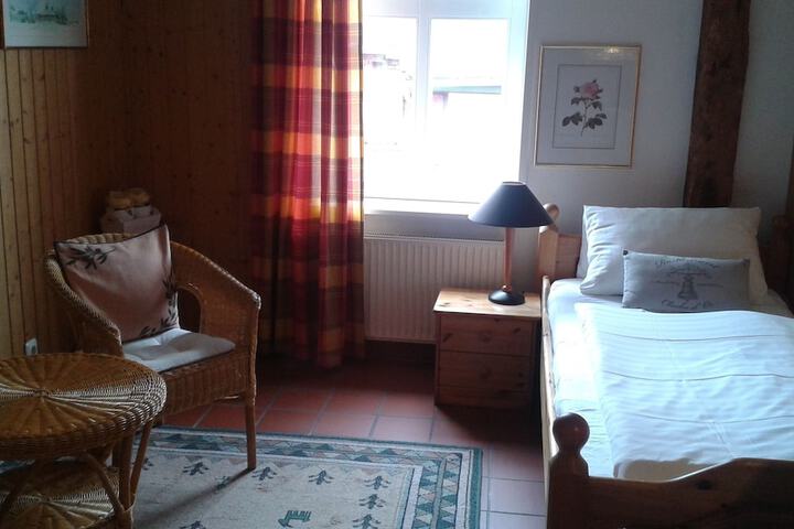 Room 4 of 27