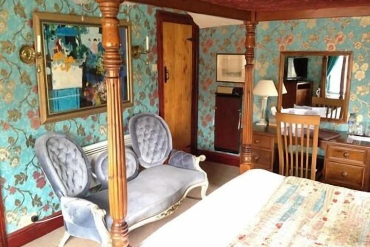Room 13 of 70