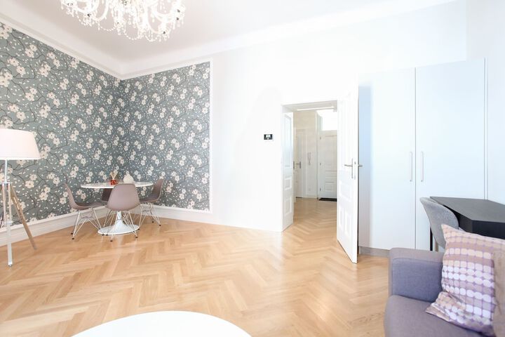 Room 15 of 33