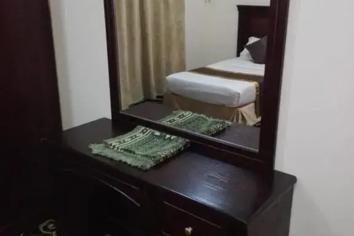 Room 4 of 6