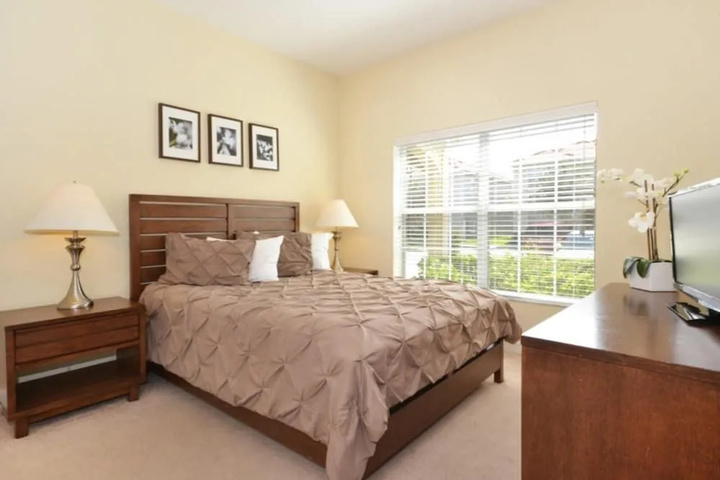 Room 3 of 27