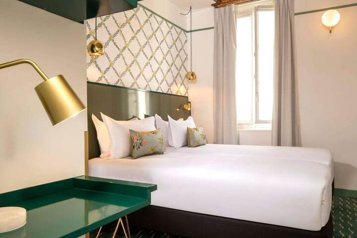 Room 2 of 35