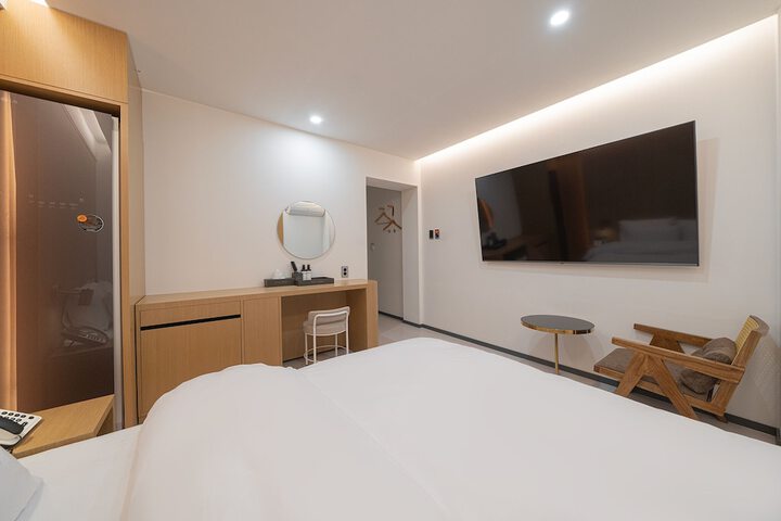 Room 18 of 116