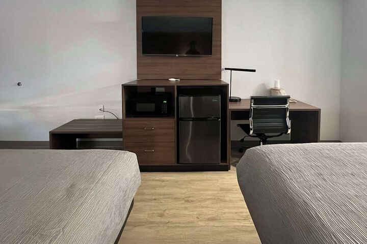 2 Queen Beds Efficiency Upgrade (1 of 6)