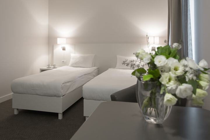 Room 10 of 83