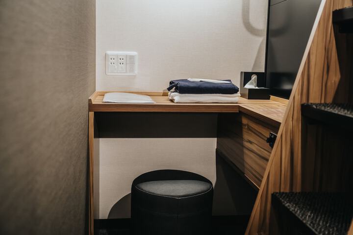 Room 9 of 28