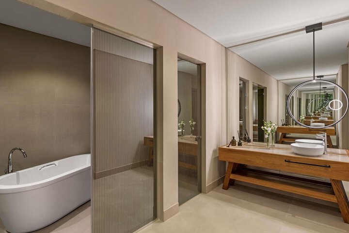 Room 45 of 208