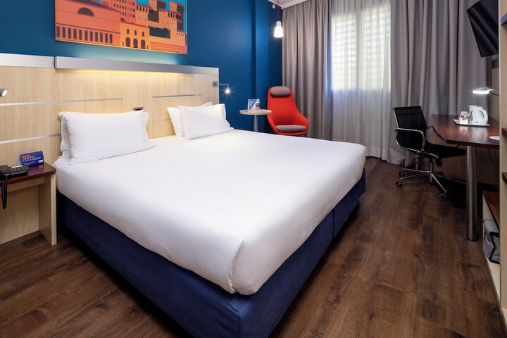 Room 20 of 77