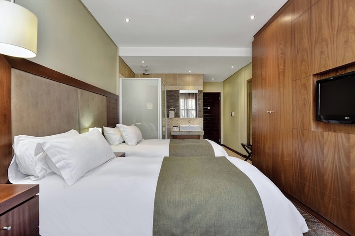 Room 31 of 102