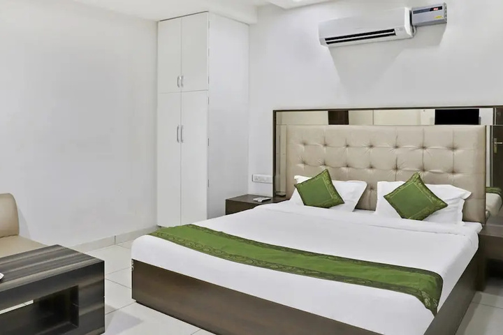 Room 2 of 28