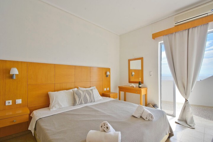 Room 4 of 18
