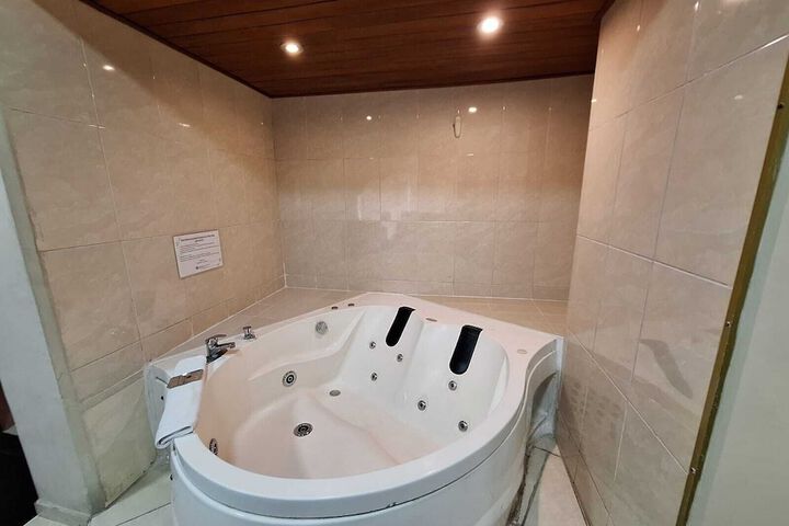 Hot Tub 59 of 79