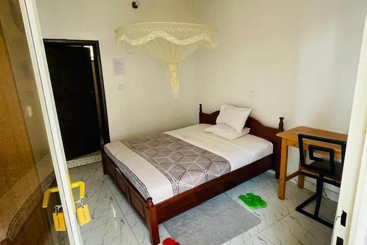 Room 8 of 34