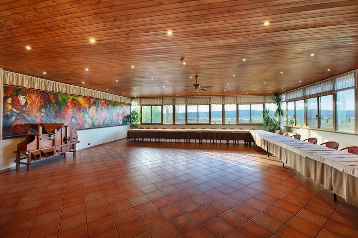 Ballroom/Hall 62 of 87