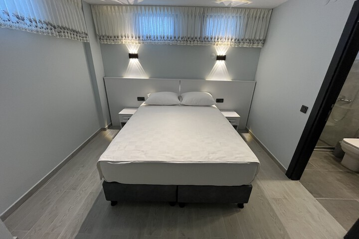 Room 3 of 46
