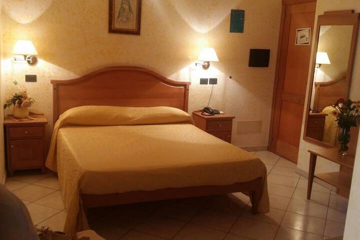 Room 10 of 48