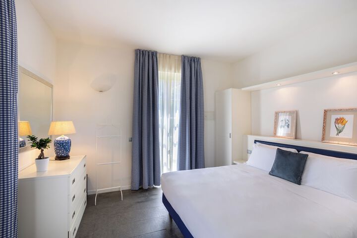 Room 43 of 152