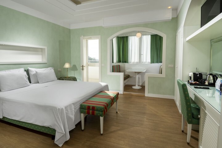 Room 74 of 211