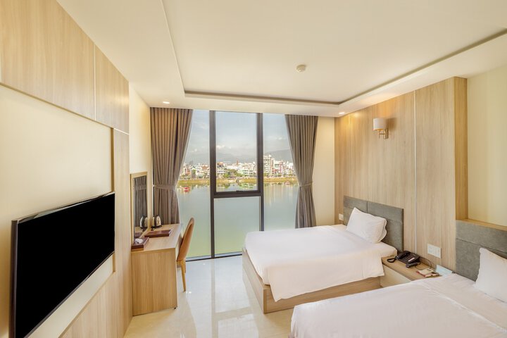 Room 17 of 74