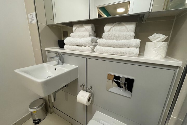 Room 275 of 296