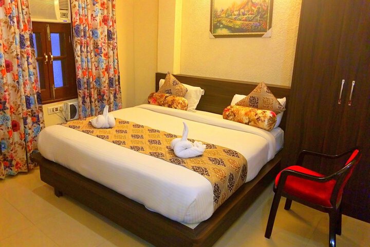 Room 13 of 64
